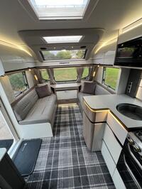 SWIFT ELEGANCE GRANDE 835