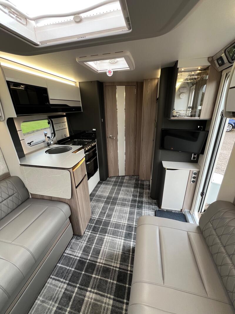 SWIFT ELEGANCE GRANDE 835
