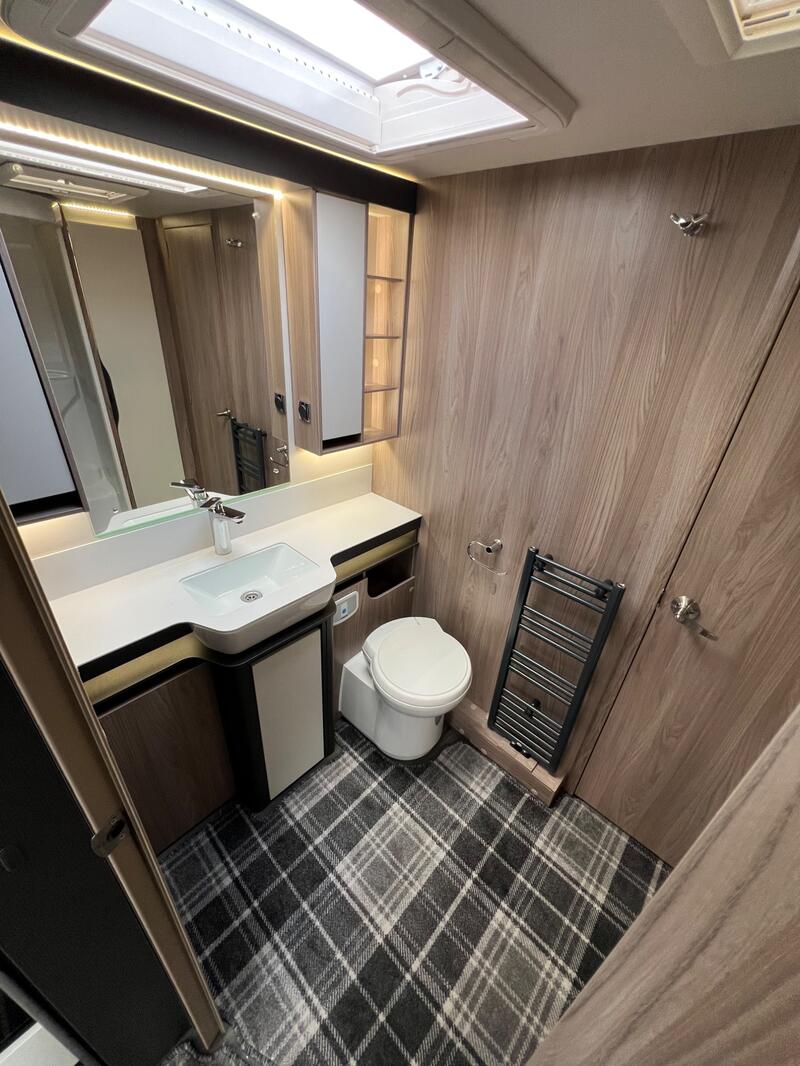 SWIFT ELEGANCE GRANDE 835