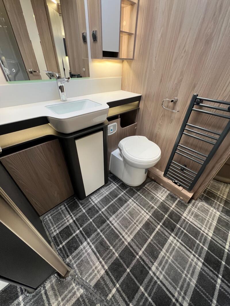 SWIFT ELEGANCE GRANDE 835